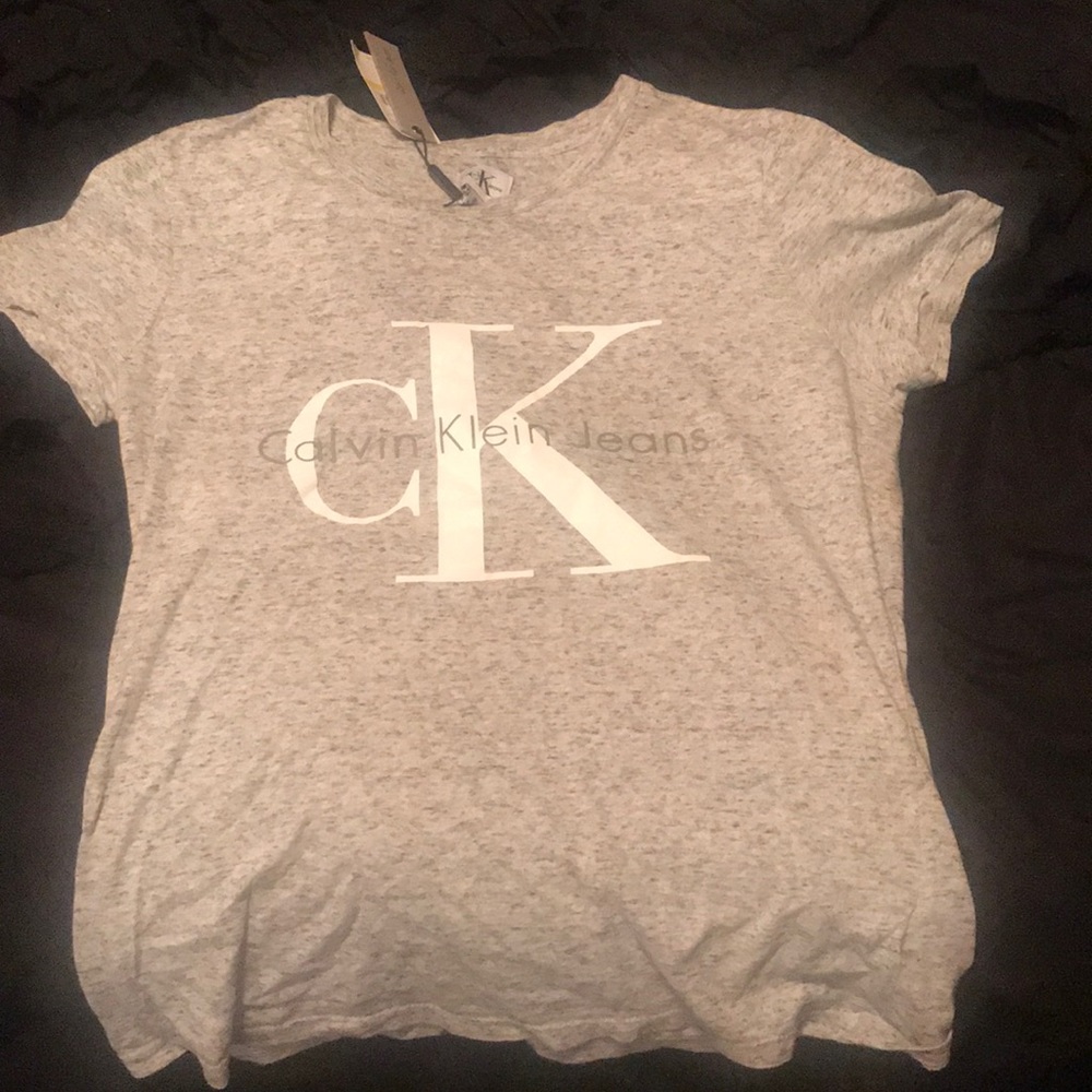 Calvin Klein T-shirt - Picture 2 of 4